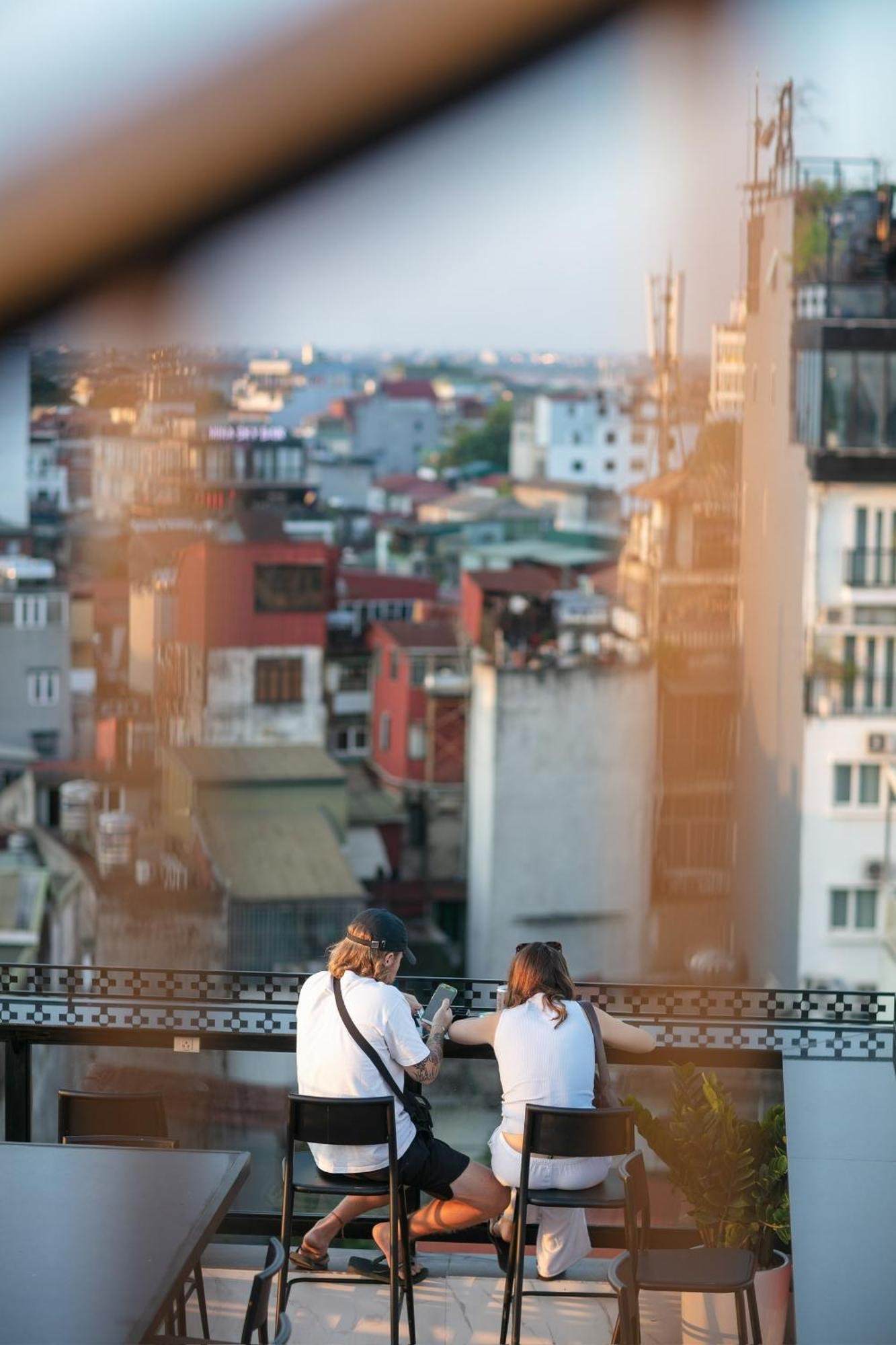 Lakeview Backpackers Hostel & Rooftop Bar Hanoi Dış mekan fotoğraf
