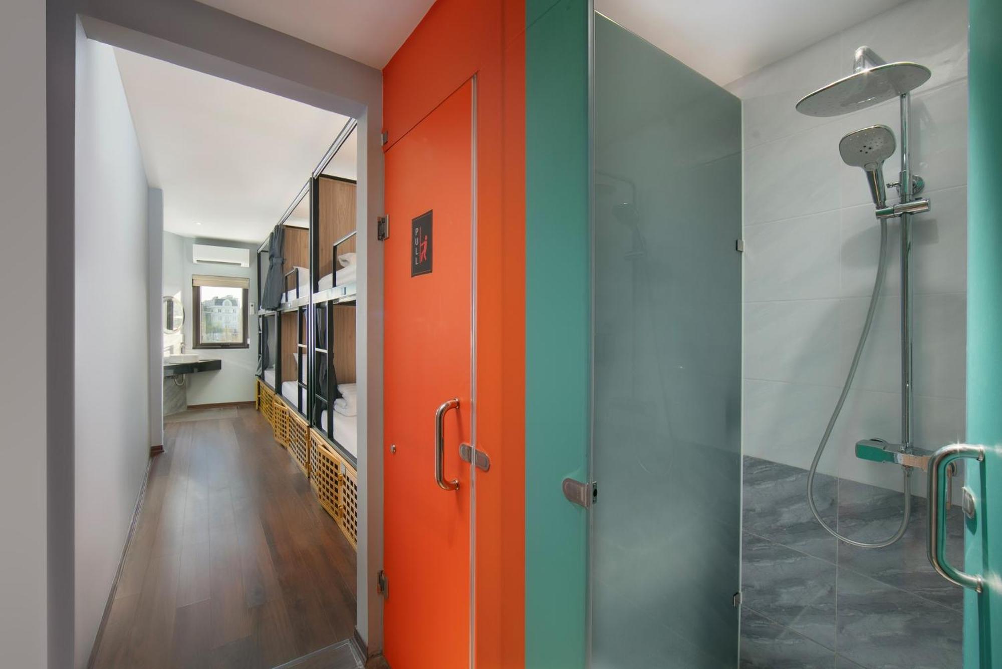 Lakeview Backpackers Hostel & Rooftop Bar Hanoi Dış mekan fotoğraf