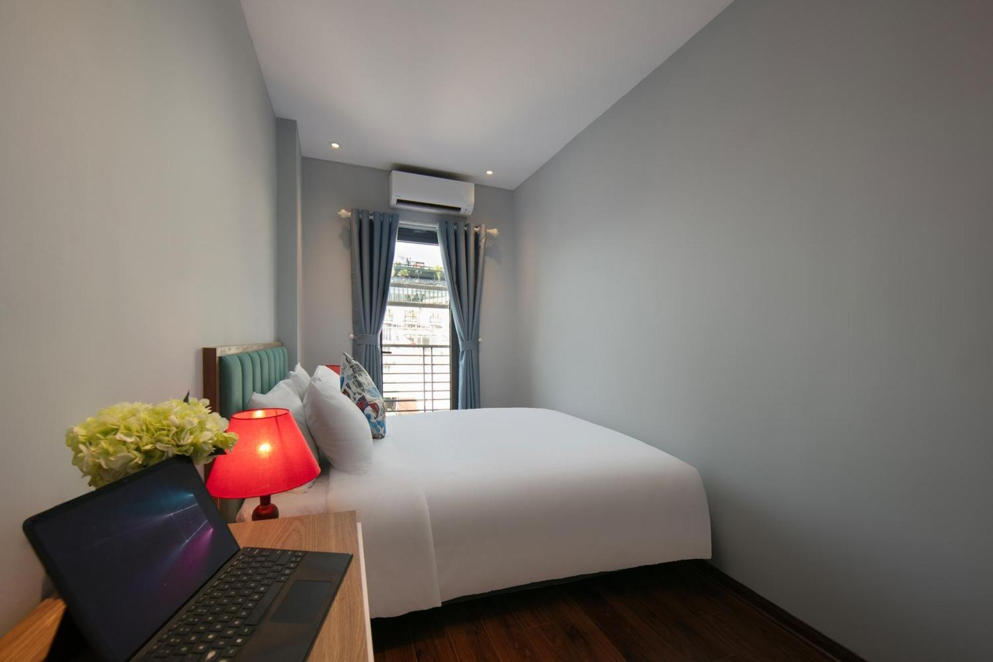 Lakeview Backpackers Hostel & Rooftop Bar Hanoi Dış mekan fotoğraf