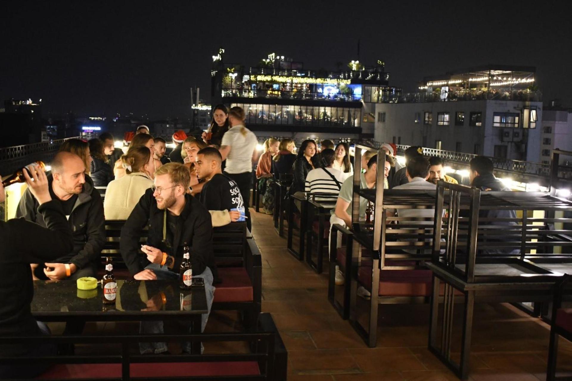 Lakeview Backpackers Hostel & Rooftop Bar Hanoi Dış mekan fotoğraf