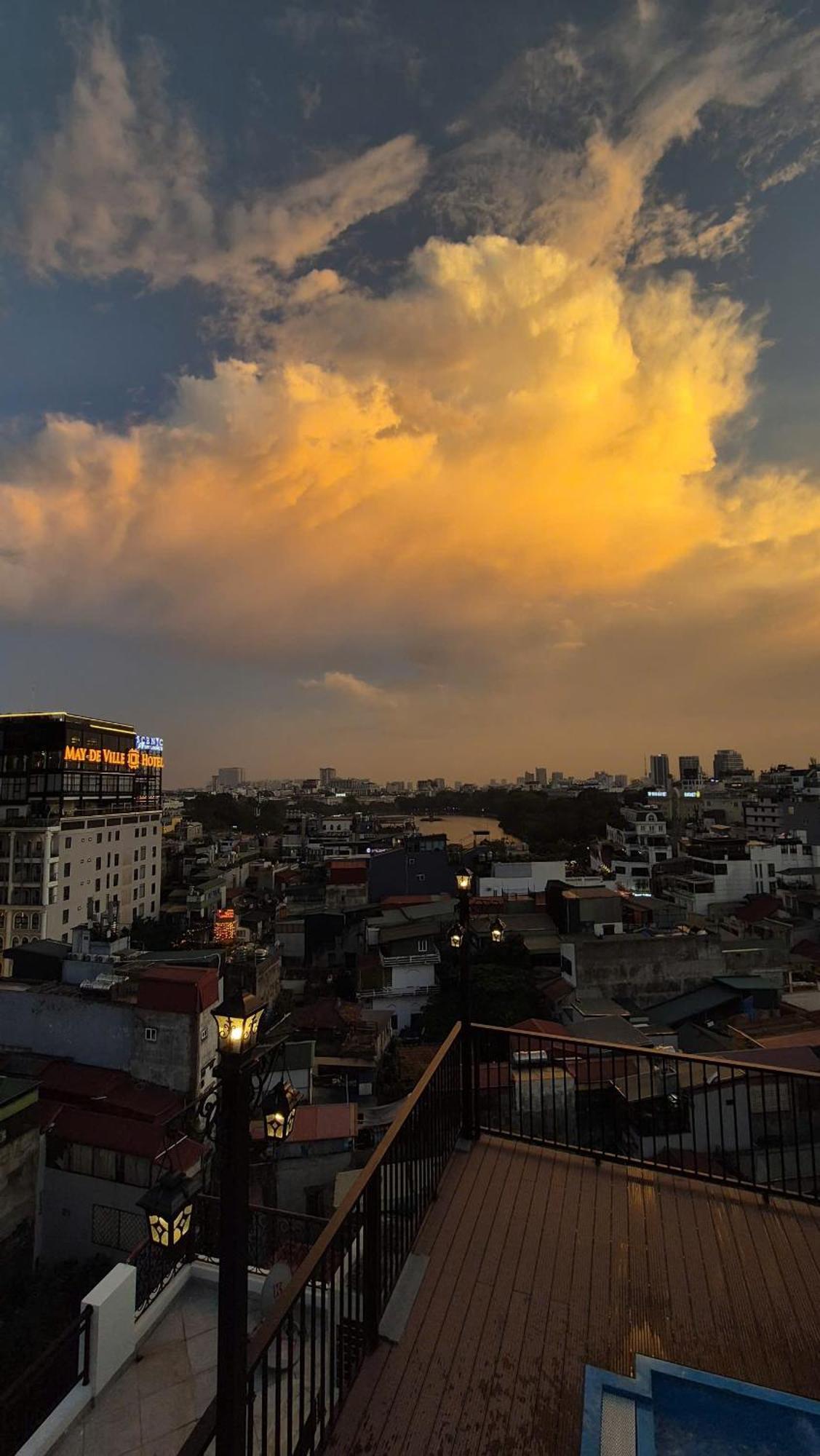 Lakeview Backpackers Hostel & Rooftop Bar Hanoi Dış mekan fotoğraf